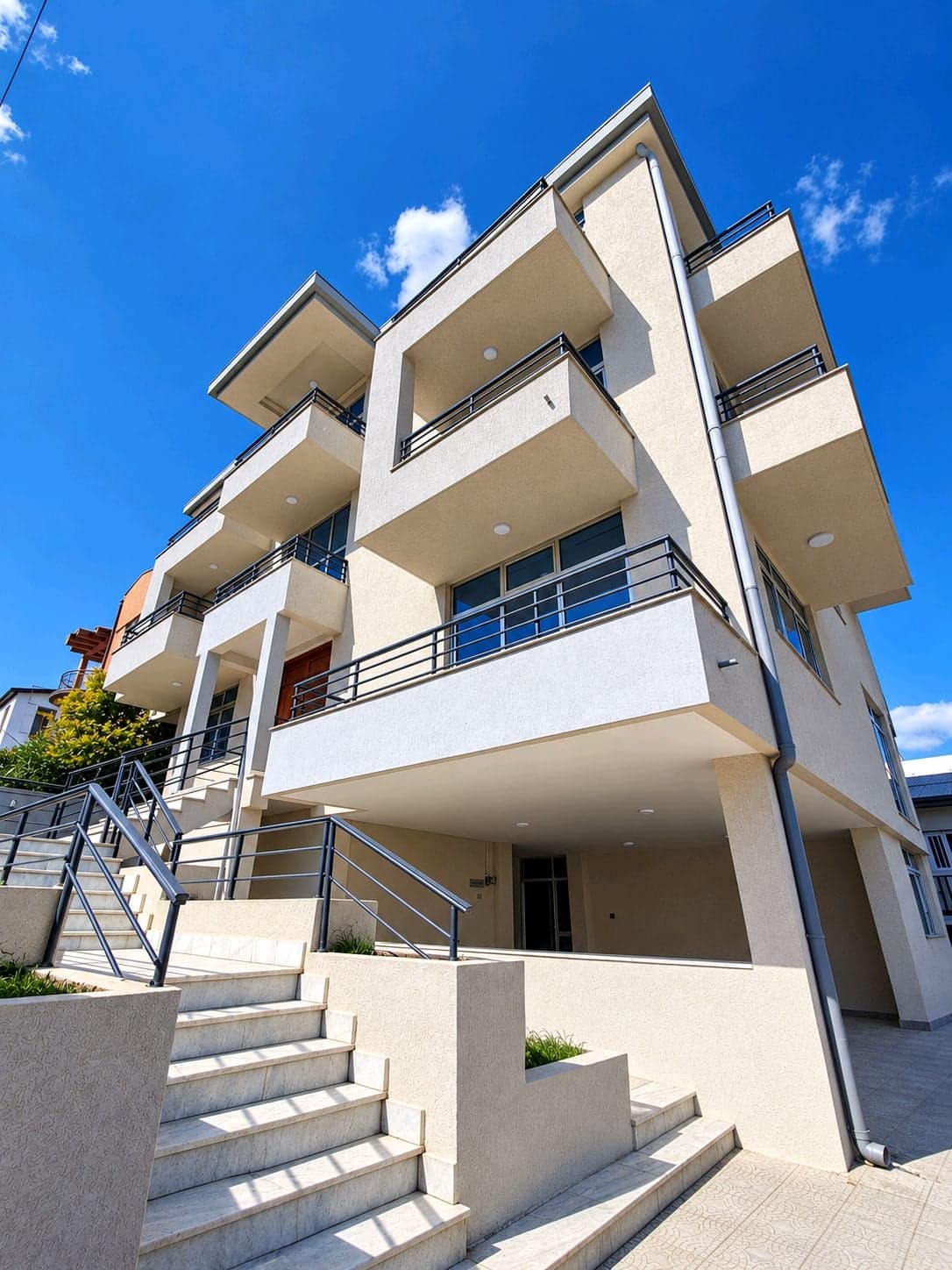 7-Bedroom G+ Property, 500m², in Yeka